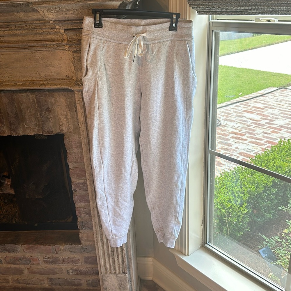 Lululemon Soft Jersey Classic-Fit Mid-Rise Jogger, 8, light grey